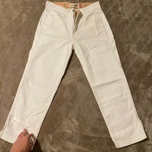 Levi’s Classic White Capri
